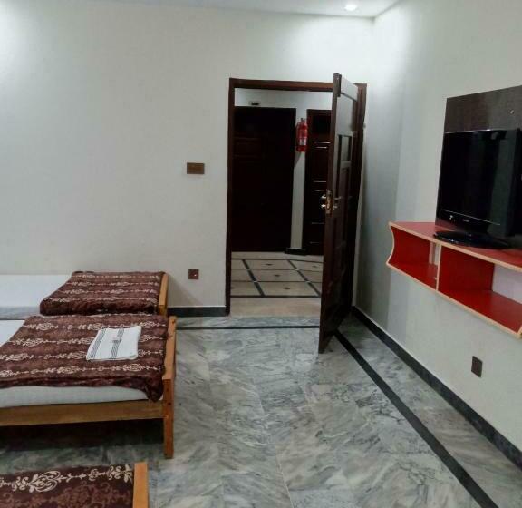 Economy Triple Room, Red Roof & Restaurant