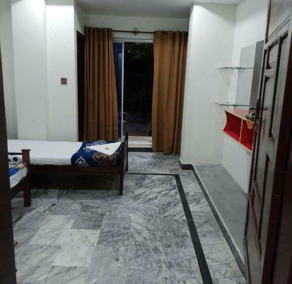 اتاق استاندارد با چشم‌انداز باغ, Red Roof & Restaurant