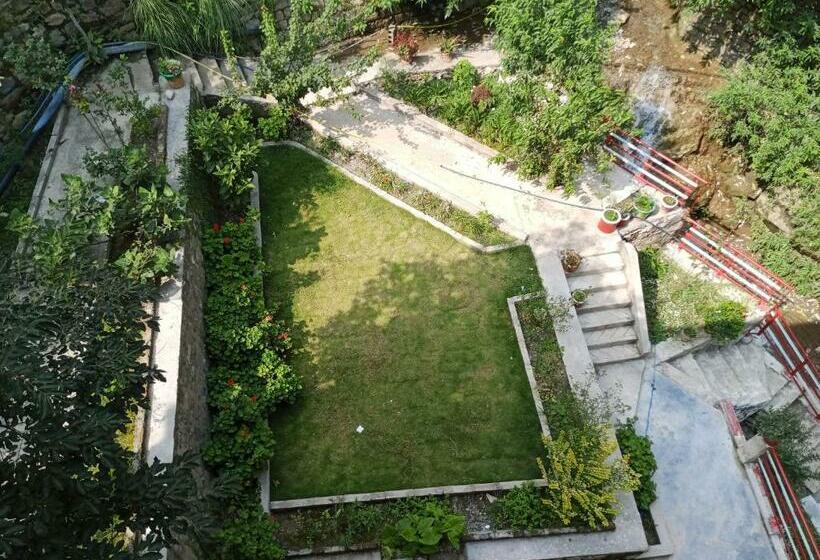 اتاق استاندارد با چشم‌انداز باغ, Red Roof & Restaurant