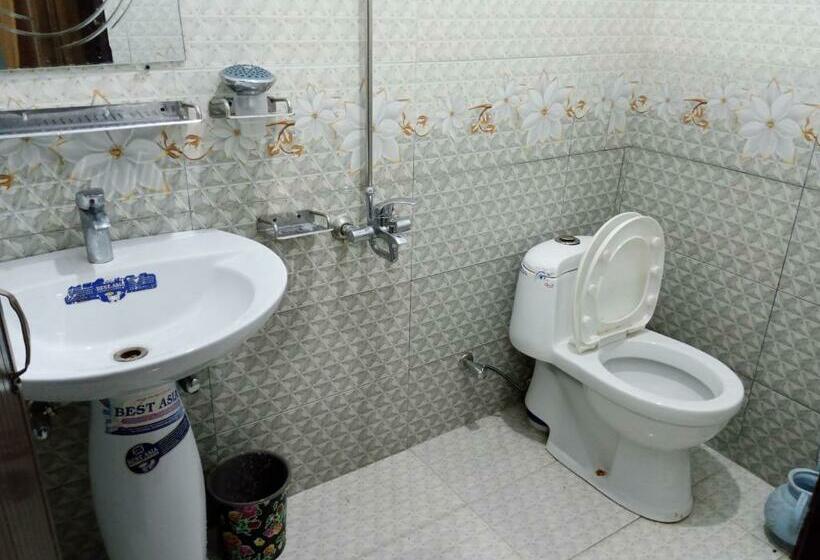 اتاق استاندارد با چشم‌انداز باغ, Red Roof & Restaurant