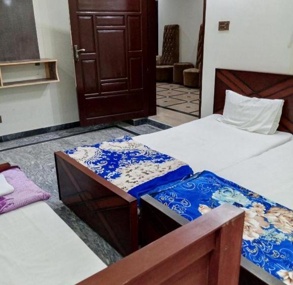 اتاق استاندارد سه تخته با چشم‌انداز باغ, Red Roof & Restaurant