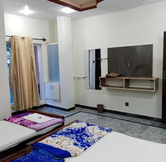 اتاق استاندارد سه تخته با چشم‌انداز باغ, Red Roof & Restaurant