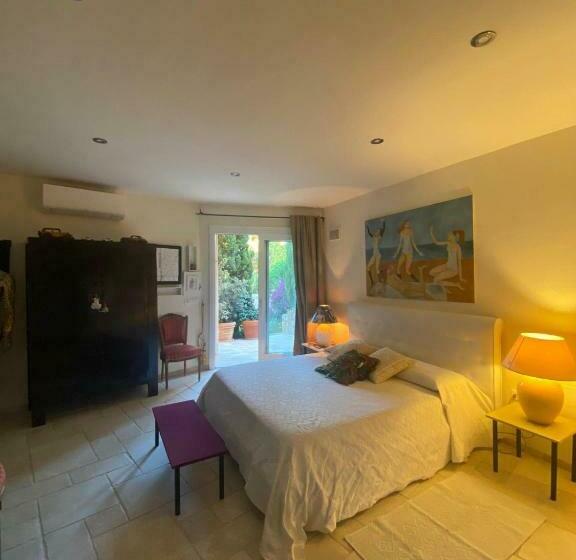 غرفة قياسية سرير كينج, Monti Mannu Art