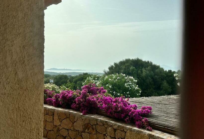 غرفة قياسية مطلّة علي البحر, Monti Mannu Art