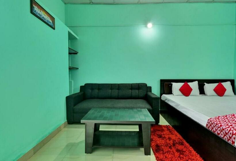 トリプルクラシックルーム, Oyo Flagship 81524 Gp Lodge