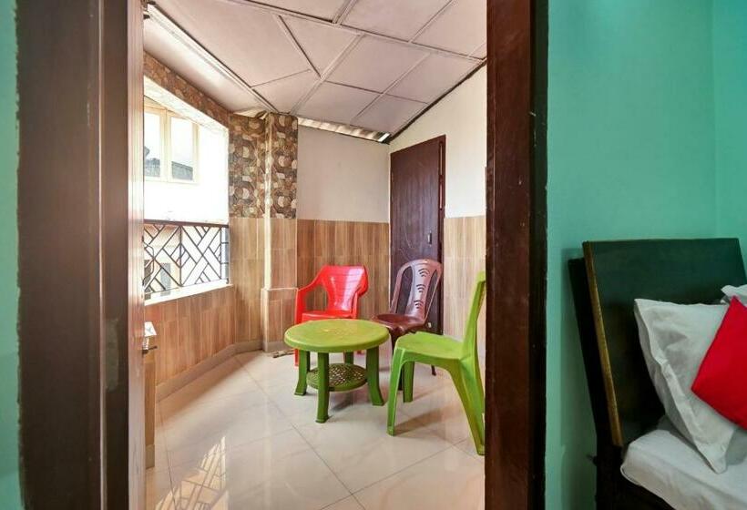 トリプルクラシックルーム, Oyo Flagship 81524 Gp Lodge