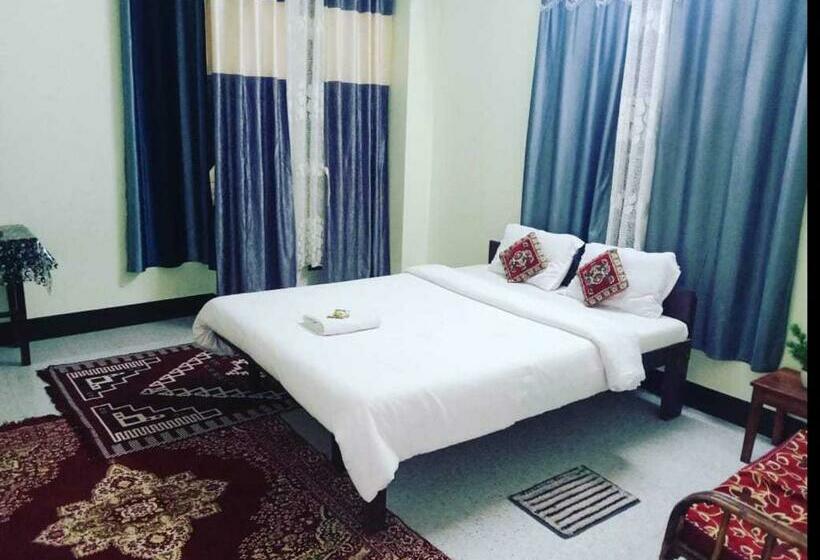 トリプルクラシックルーム, Oyo Flagship 81524 Gp Lodge