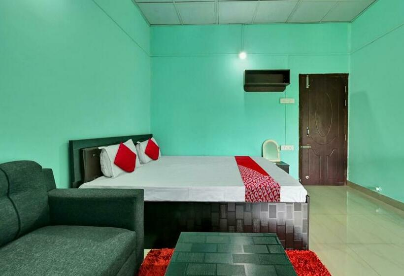 トリプルクラシックルーム, Oyo Flagship 81524 Gp Lodge