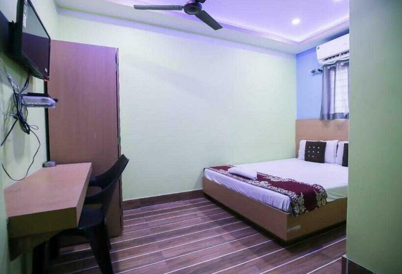 トリプルクラシックルーム, Oyo Flagship 81524 Gp Lodge
