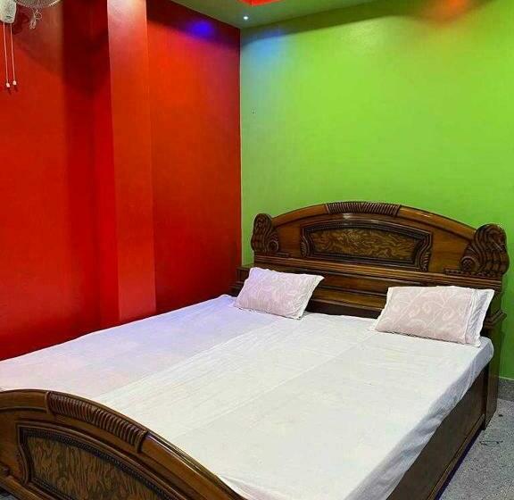 トリプルクラシックルーム, Oyo Flagship 81524 Gp Lodge