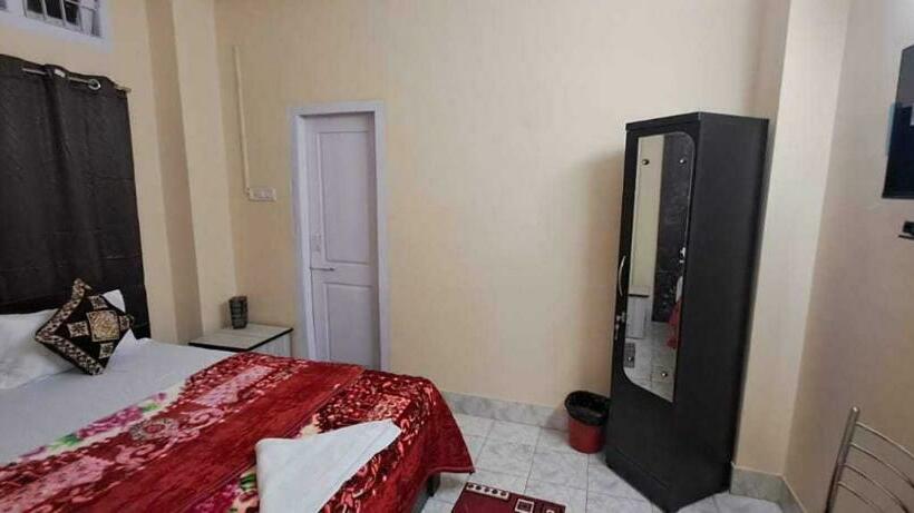 トリプルクラシックルーム, Oyo Flagship 81524 Gp Lodge