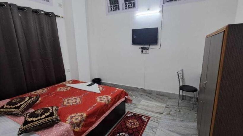 トリプルクラシックルーム, Oyo Flagship 81524 Gp Lodge