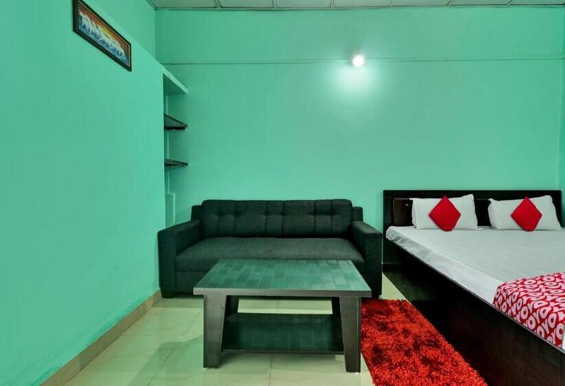 トリプルクラシックルーム, Oyo Flagship 81524 Gp Lodge