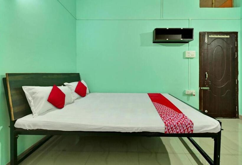 トリプルクラシックルーム, Oyo Flagship 81524 Gp Lodge