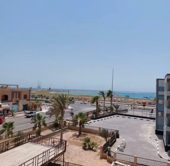 اتاق لوکس با چشم‌انداز دریا, Delmon