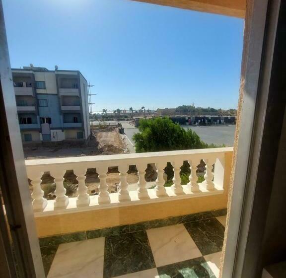 اتاق استاندارد چهار تخته با چشمانداز دریا, Delmon