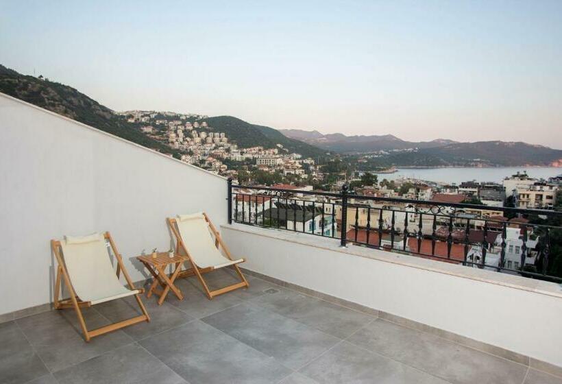 اتاق لوکس با بالکن و چشمانداز دریا, Pastel Rooms