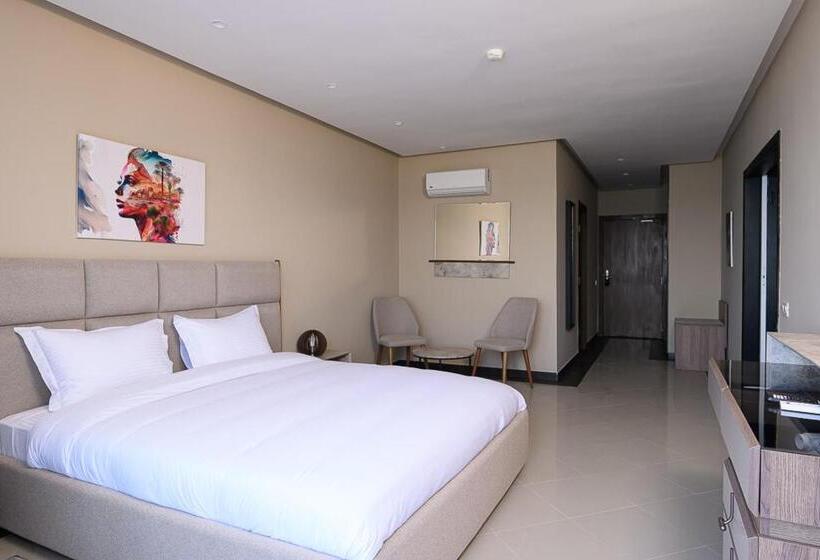 سوییت جونیور با چشم‌انداز دریا, Playa Del Pacha Suites