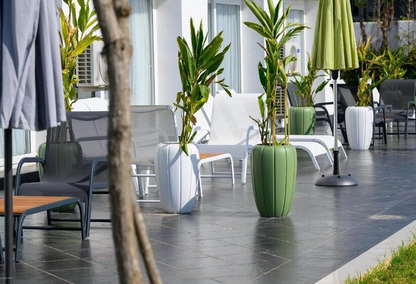 سوییت جونیور با چشم‌انداز دریا, Playa Del Pacha Suites