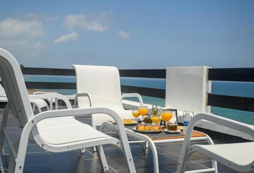 سوییت جونیور با چشم‌انداز دریا, Playa Del Pacha Suites