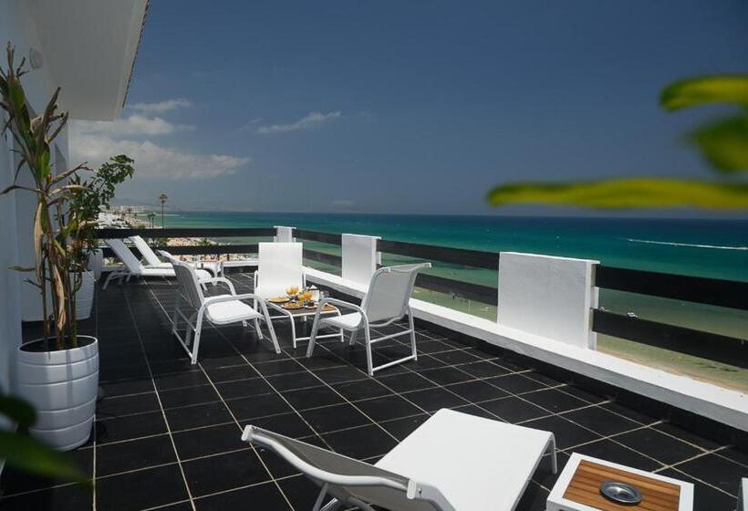 سوییت جونیور با چشم‌انداز دریا, Playa Del Pacha Suites