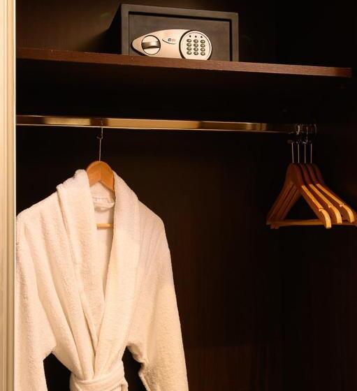 سوییت لوکس, Playa Del Pacha Suites