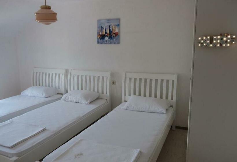 اتاق استاندارد سه نفره, Kite House, Shared Bathroom & Kitchen