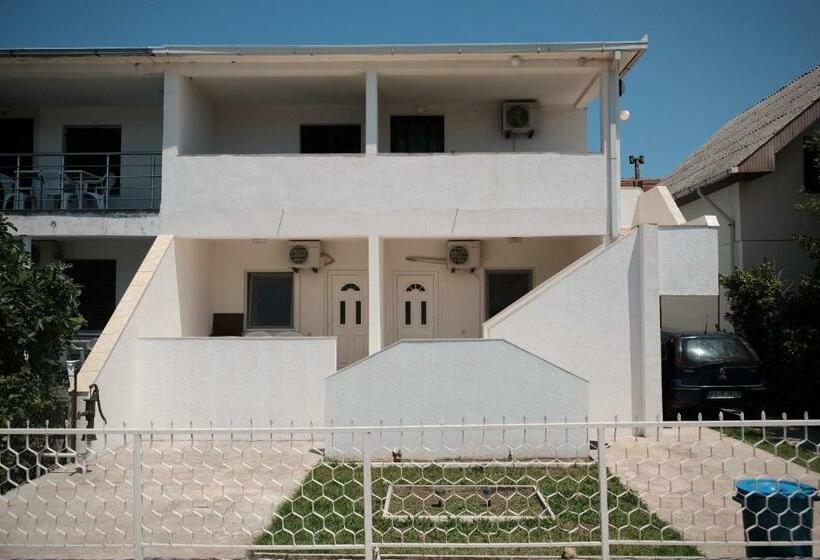 اتاق استاندارد سه نفره, Kite House, Shared Bathroom & Kitchen