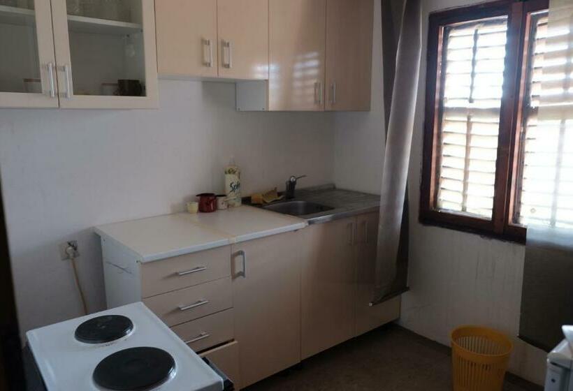 اتاق استاندارد سه نفره, Kite House, Shared Bathroom & Kitchen