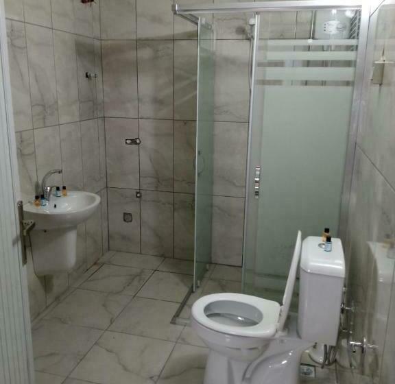 חדר סטנדרט לארבעה, Trabzon Feyzan Otel