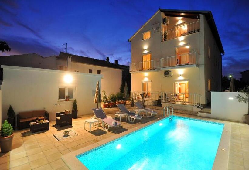 آپارتمان 1 خوابه, Apartments Batur