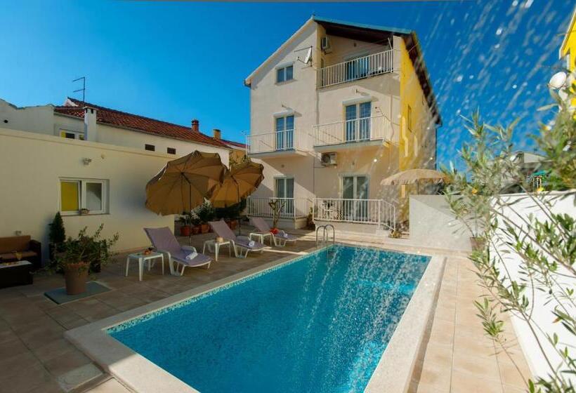 شقة غرفة واحدة, Apartments Batur