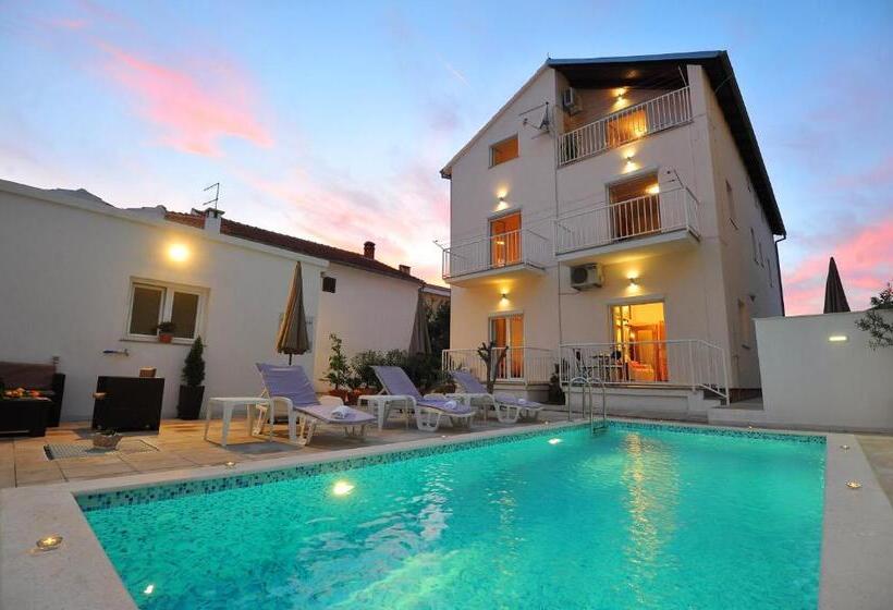 آپارتمان 1 خوابه, Apartments Batur