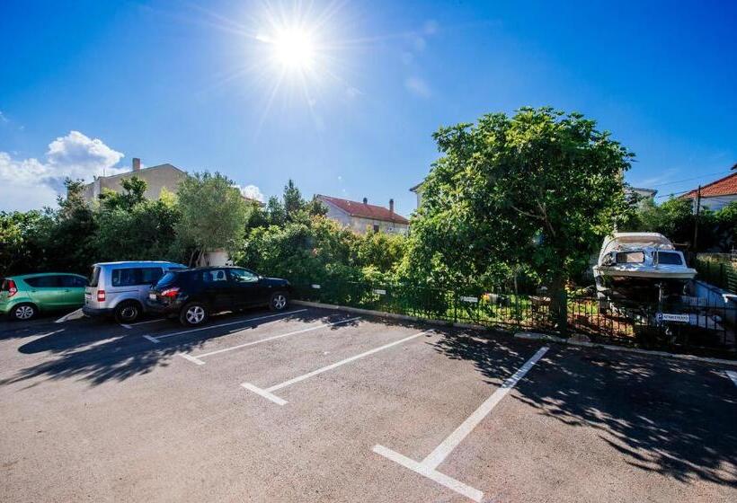 آپارتمان 1 خوابه, Apartments Batur