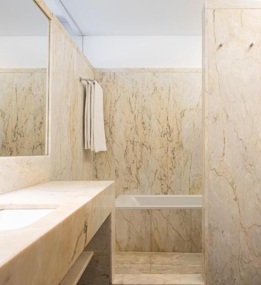 اتاق خانوادگی, Evora Olive