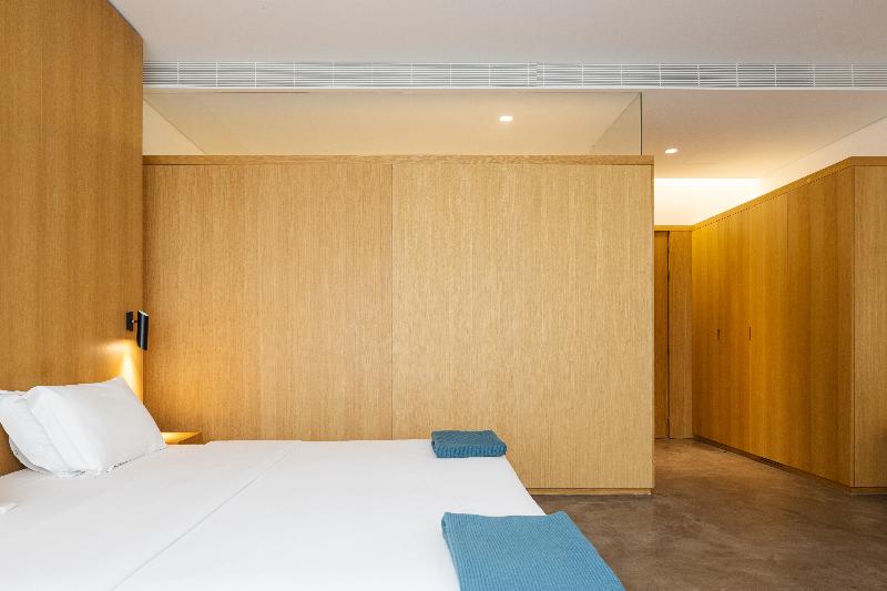 اتاق خانوادگی, Evora Olive