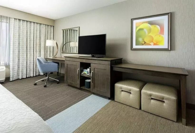 身障者適用スタンダードルーム, Hampton Inn & Suites Napa