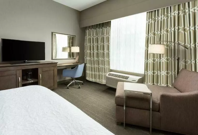 キングサイズベッドのスタンダードルーム, Hampton Inn & Suites Napa