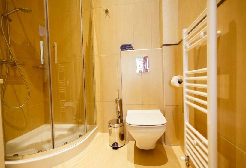 标准间, Irene's Resort