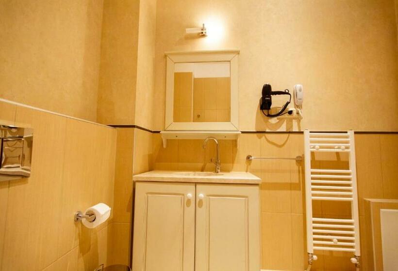 标准间, Irene's Resort