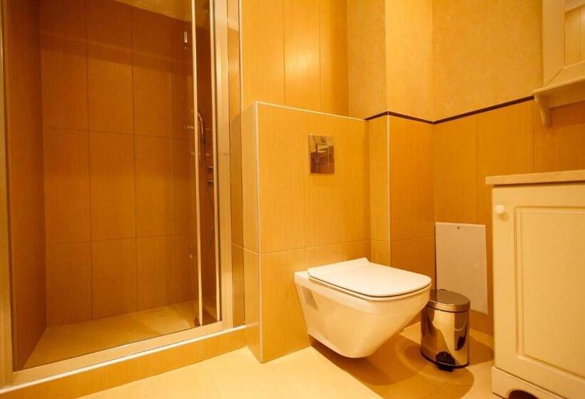 标准间, Irene's Resort