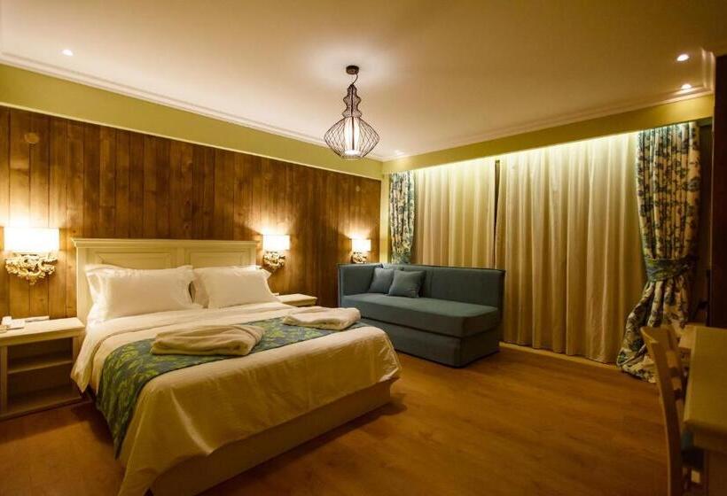 标准三人间, Irene's Resort