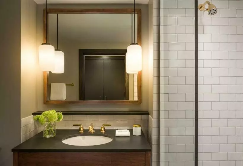 身障者適用キングサイズベッドルーム, Kimpton Journeyman Hotel, An Ihg