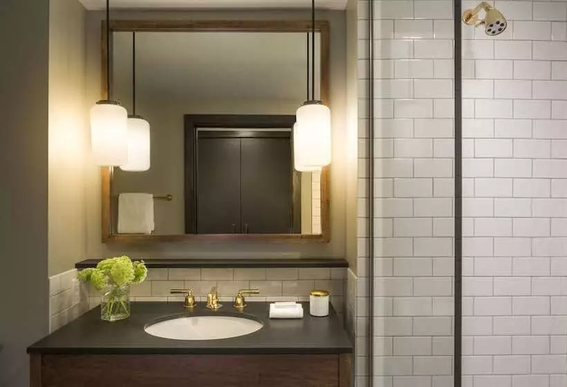 身障者適用キングサイズベッドルーム, Kimpton Journeyman Hotel, An Ihg