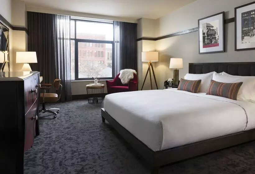 身障者適用キングサイズベッドルーム, Kimpton Journeyman Hotel, An Ihg