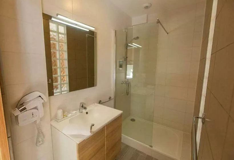 Standard Kolmen Hengen Huone, Hôtel De La Plage