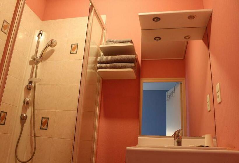 Номер Стандарт, Le Voltaire