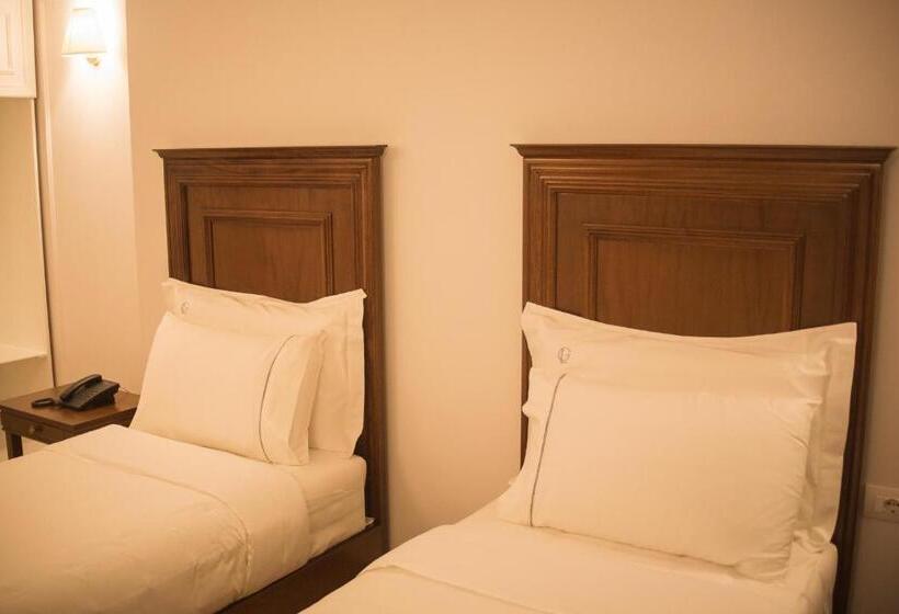 חדר סטנדרט, Opera