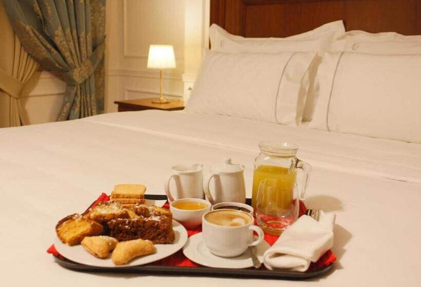 סוויטת ג'וניור, Opera