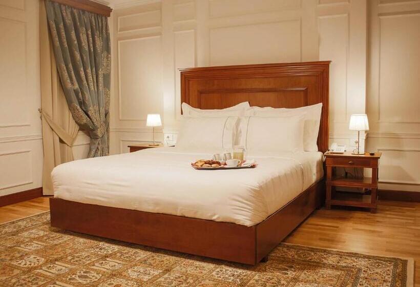 סוויטת ג'וניור, Opera